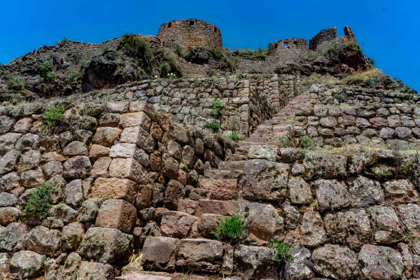 ruins-pisac-machu-picchu-travel-guide