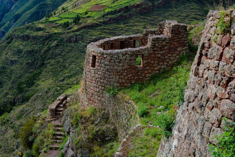 sacred-valley-complete-salt-mines-machu-picchu-travel-guide