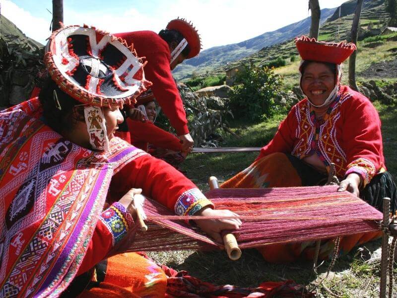 Weaving in Lares Trek
